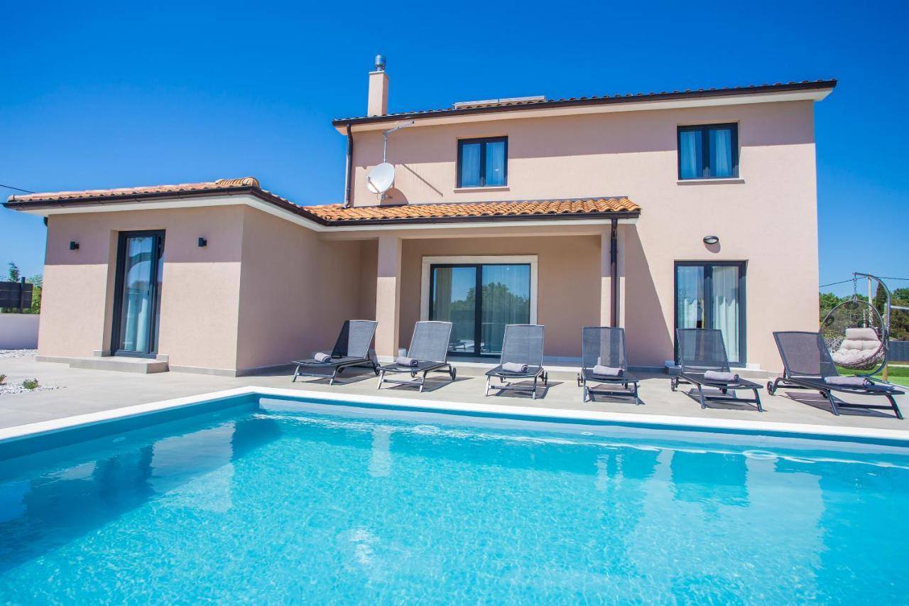 Silvano & Nadija Villa