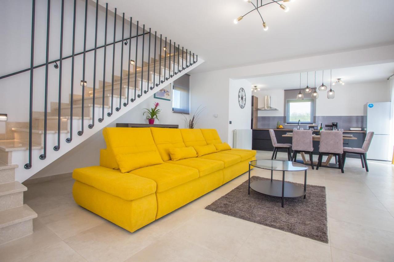 Silvano & Nadija Villa